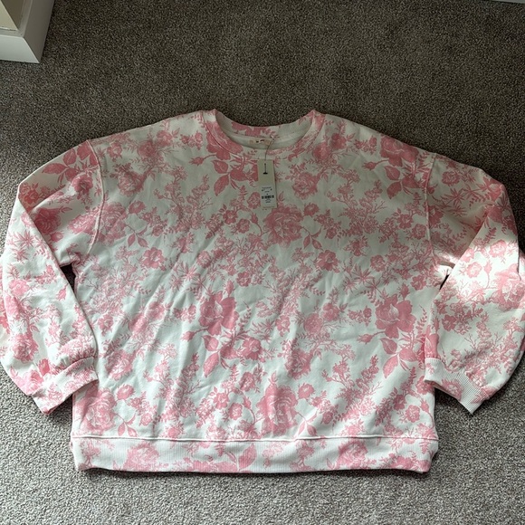 mi ami Tops - Pink Foral Crewneck